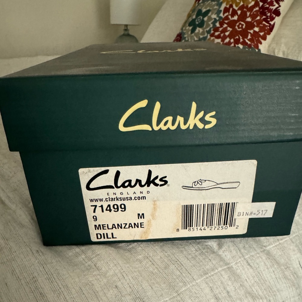 Clarks slides - size 9